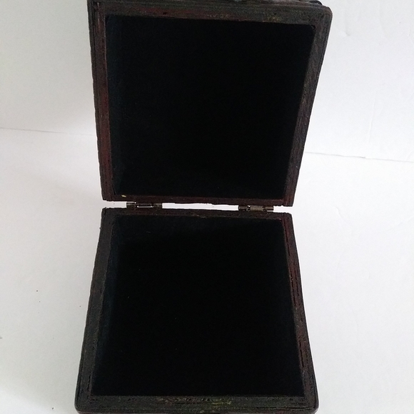 BROWN LIGHTWEIGHT WOOD LOOKING TRINKET BOX - Picture 7 of 10